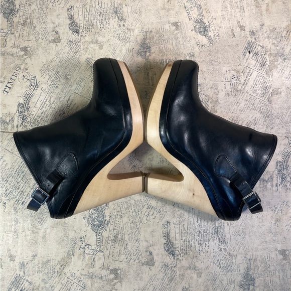 Belle by Sigerson Morrison , Black Leather Wood Clog Heels - Picture 8 of 14